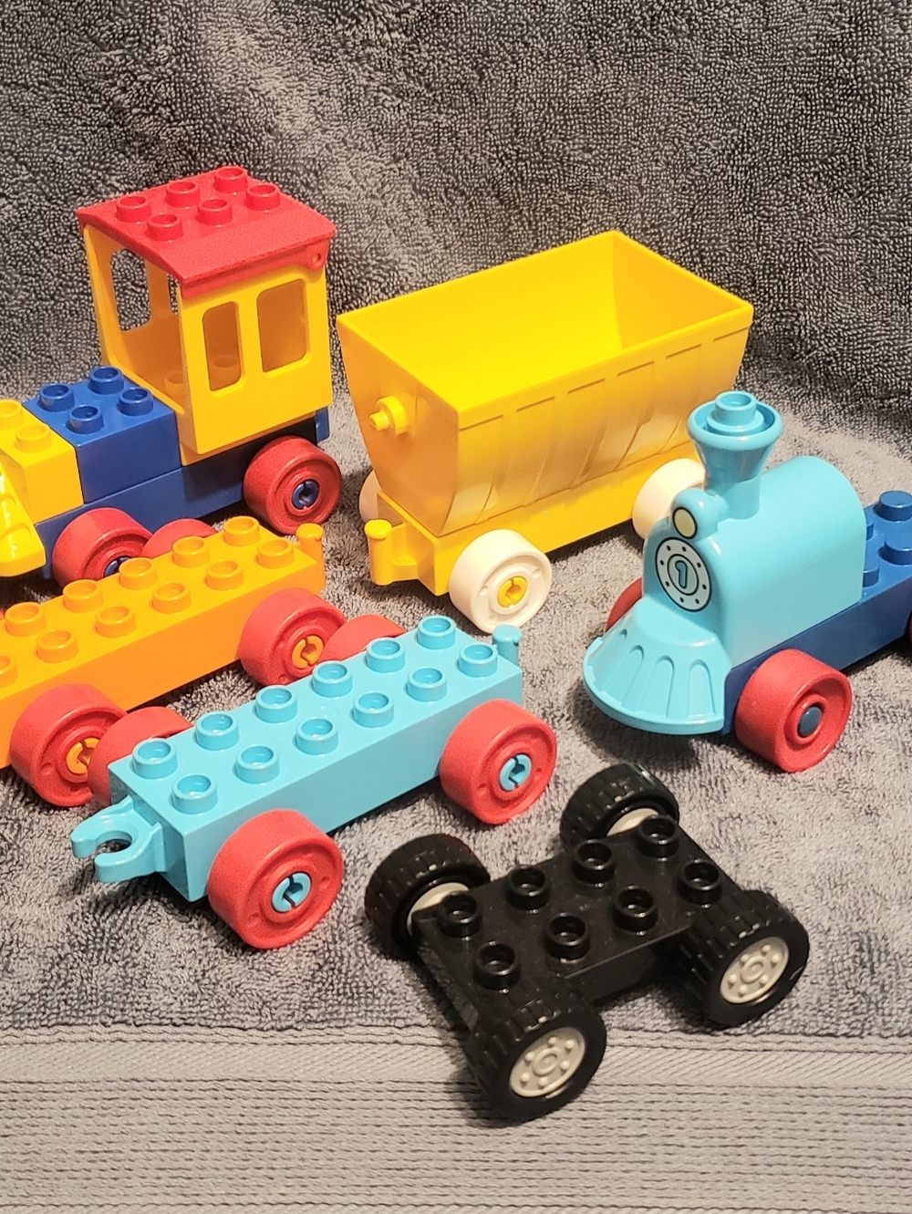 Lego Duplo Lot Of 6  Changeable Cars Wheel Bases Pieces
